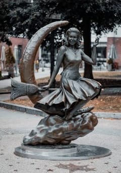 The Salem Guide